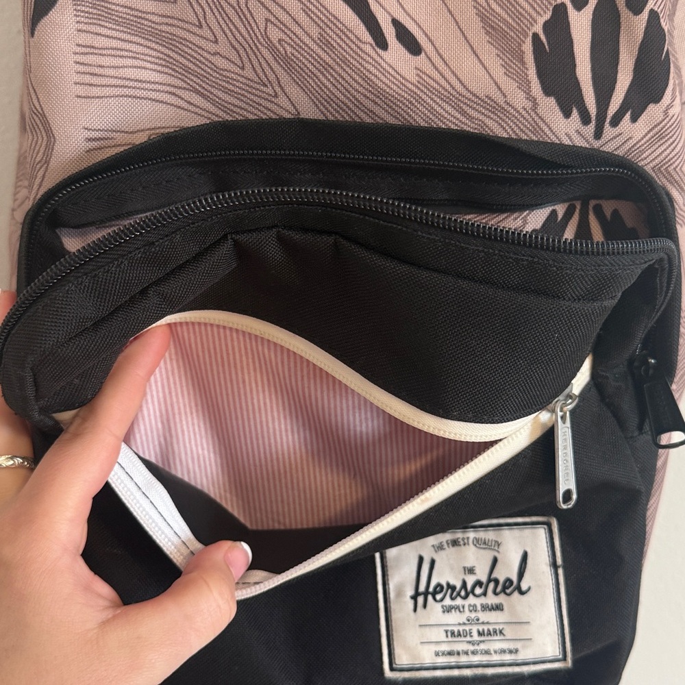 Herschel Geometric Classic School Zip Backpack - Picture 4 of 7